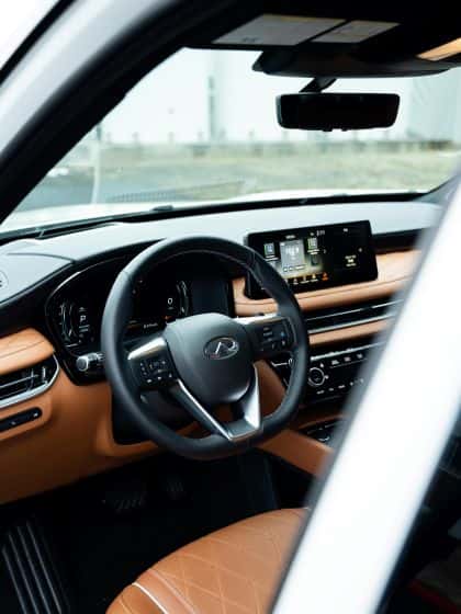 QX60 steering wheel and dash interior