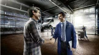 customer shaking hand with dealer