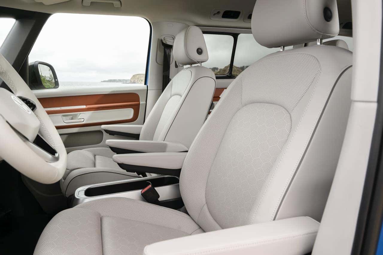 2025 Volkswagen ID Buzz dune white front seats