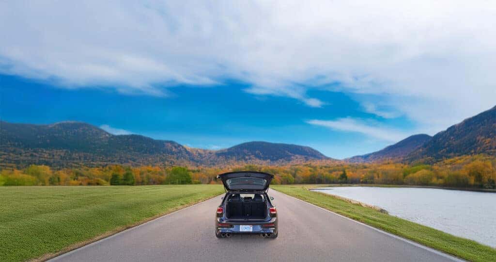 2005-Volkswagne-Golf-trunk-size-shown-for-cargo-capacity