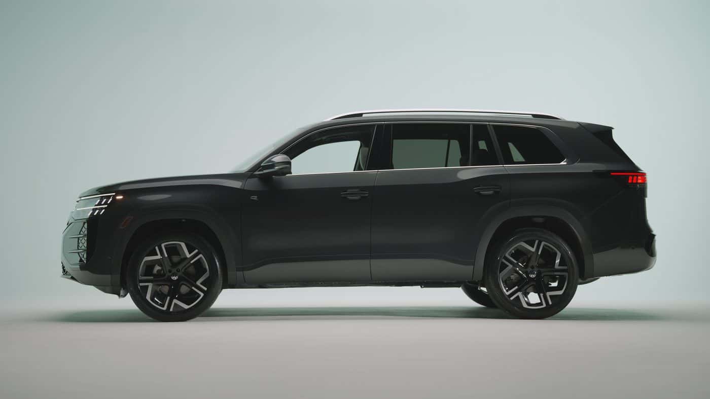 2027 Volkswagen Atlas R-Line side profile in Sacramento Green