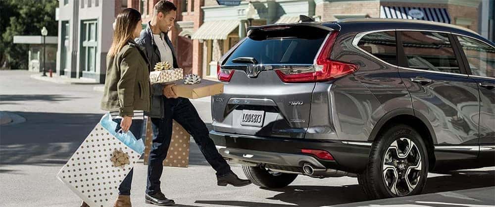 Couple-Loading-Presents-into-2019-Honda-CR-V-Cargo-Area