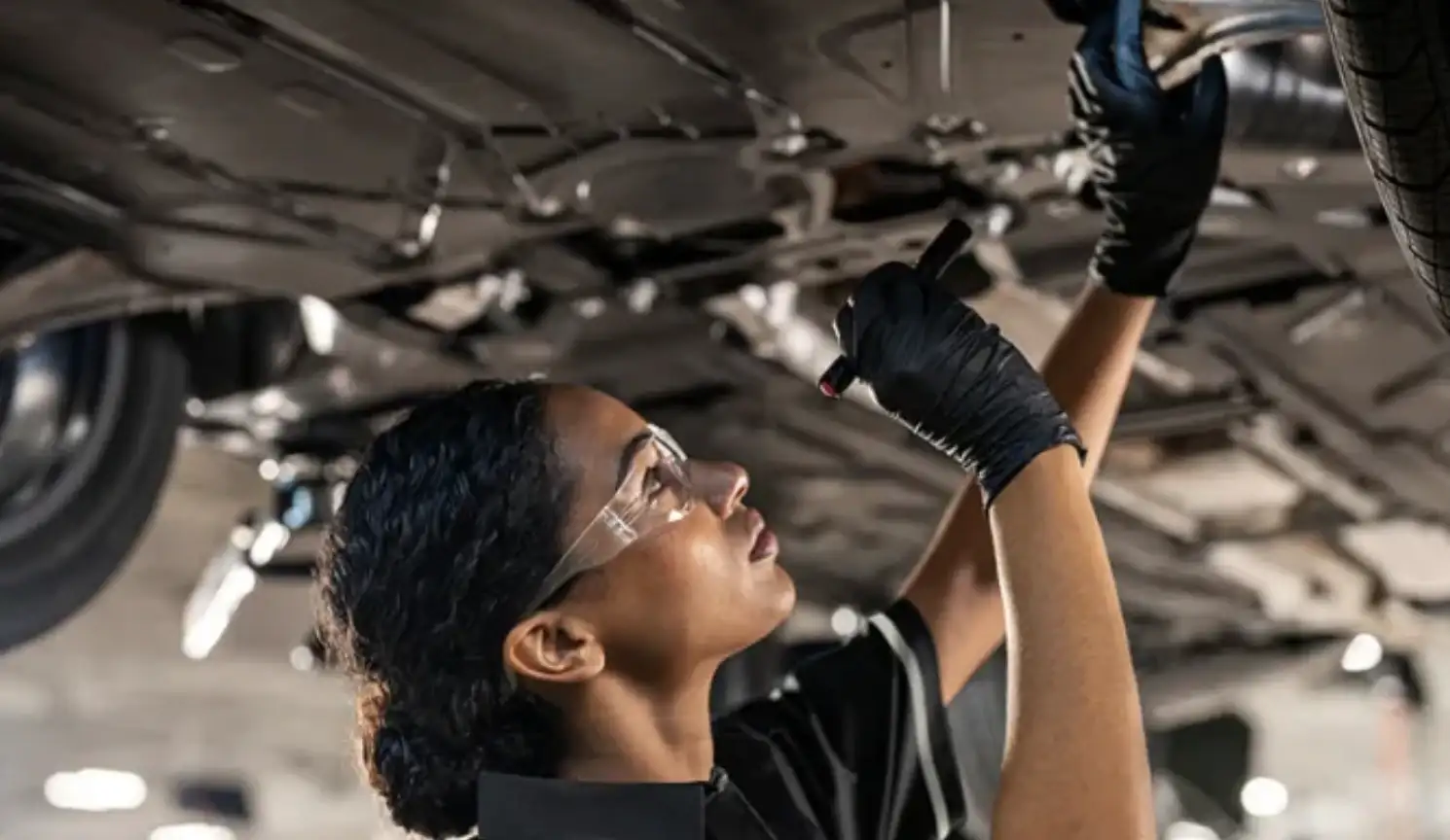 Mercedes-Benz technician service A inspection