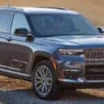 Baltic Gray Metallic Jeep Grand Cherokee 2025 outdoors