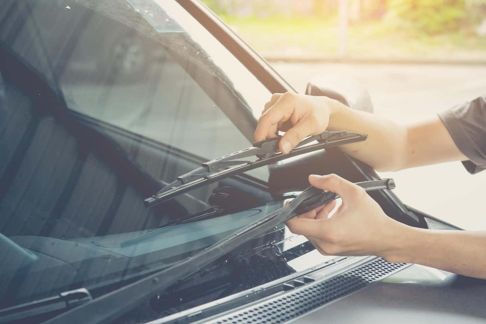 Windshield wiper blades
