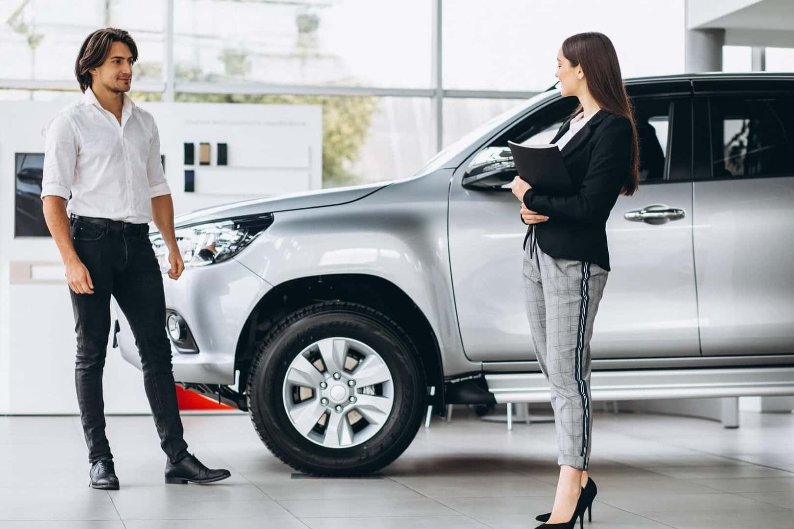 Obtenga ayuda de nuestros distribuidores de automóviles de habla hispana