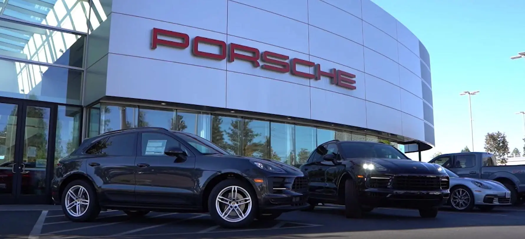 The 2020 Porsche Macan vs. the 2020 Porsche Cayenne | Porsche Bend