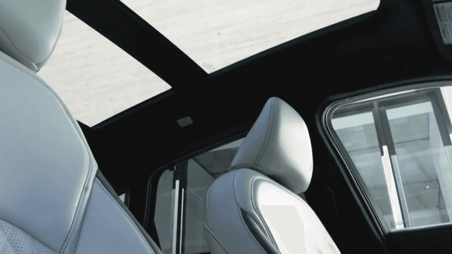 2023 INFINITI QX50 moonroof