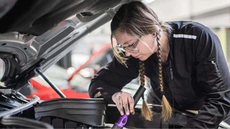 INFINITI Service technician