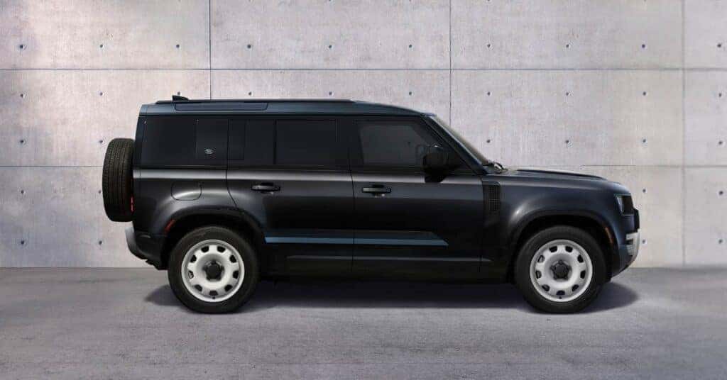Courtesy Vehicle 2024 Defender 110 S