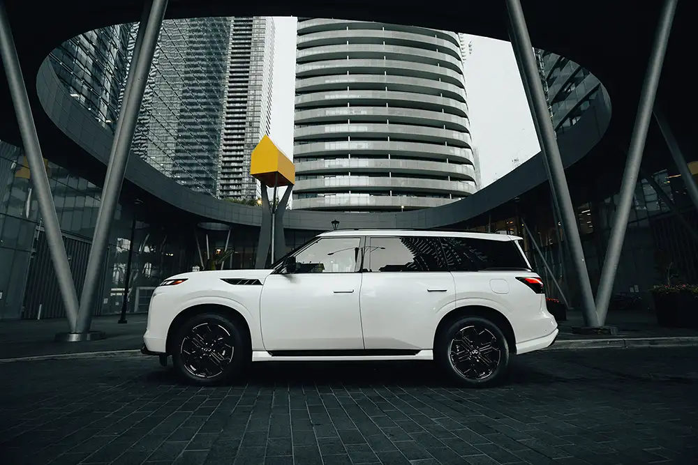 2026 QX80 Urban Setting