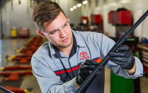 <h2> Windshield Wiper Blade Replacement </h2>
