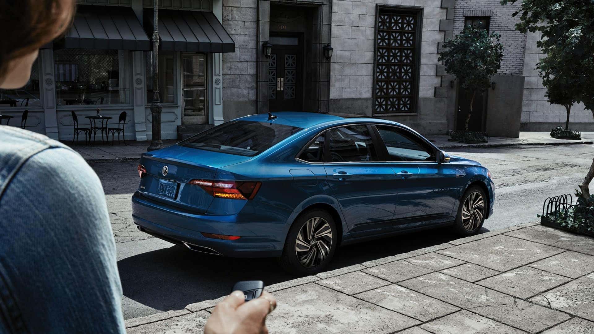 Someone using the remote start on a blue VW Jetta