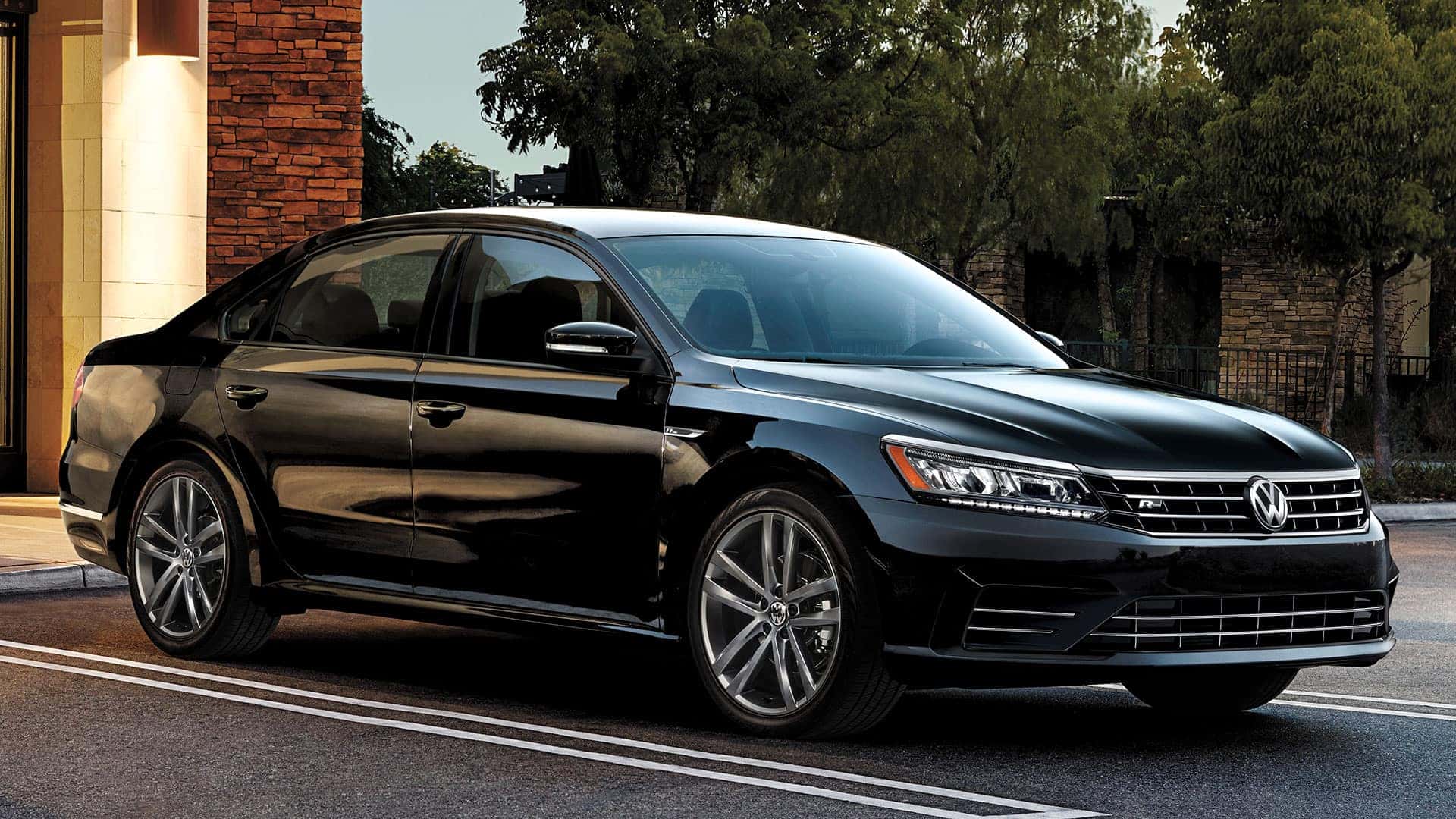 2019 VW Passat R-Line design
