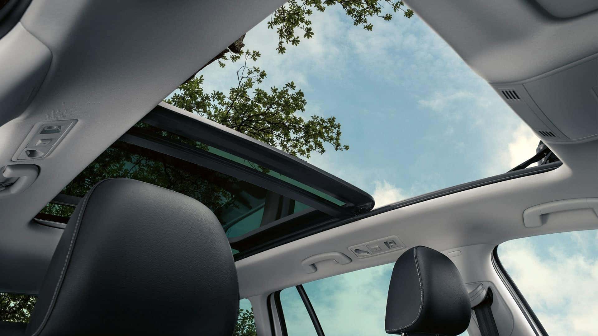 2019 VW SportWagen panoramic sunroof