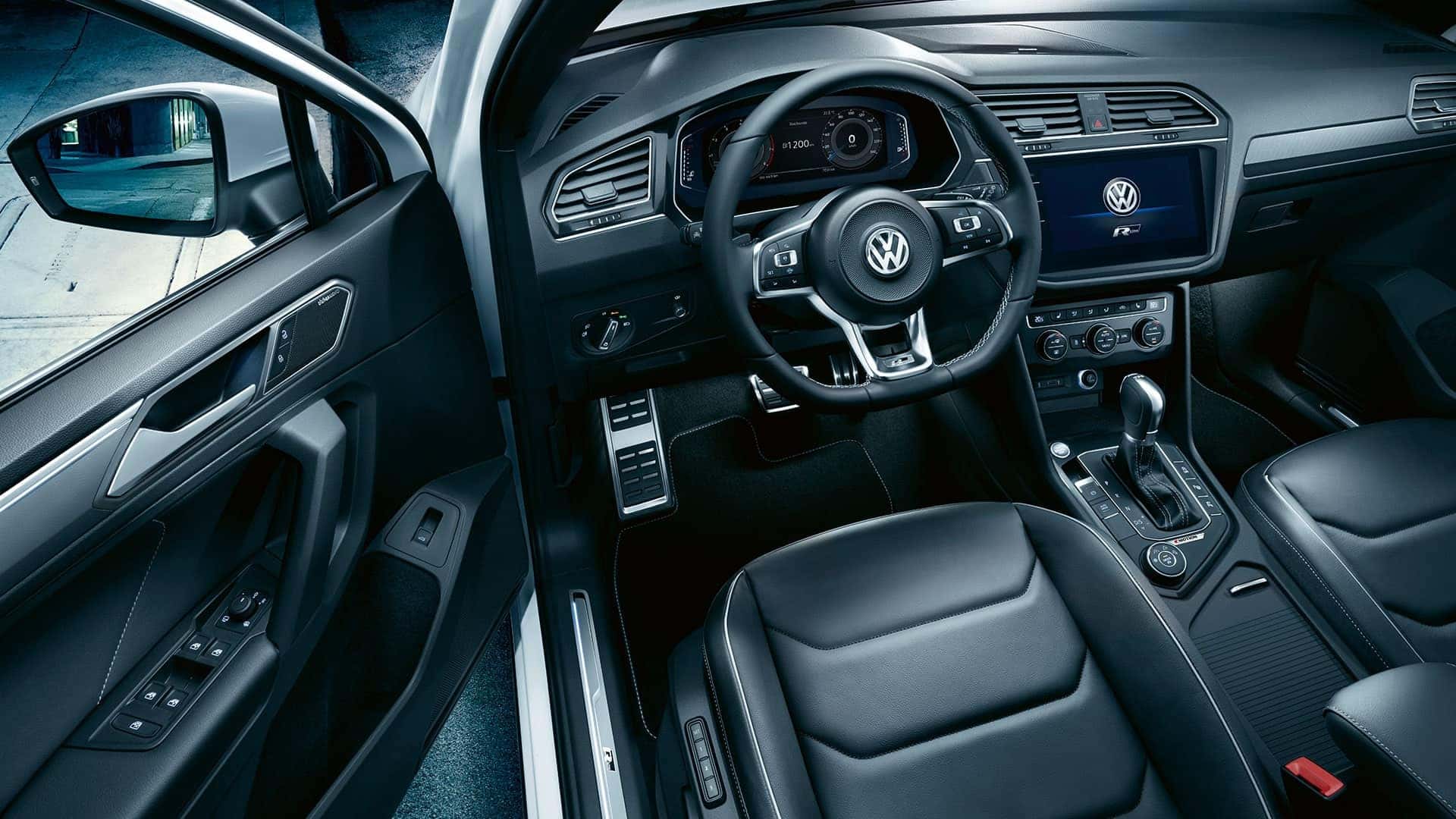 VW Tiguan R-line interior